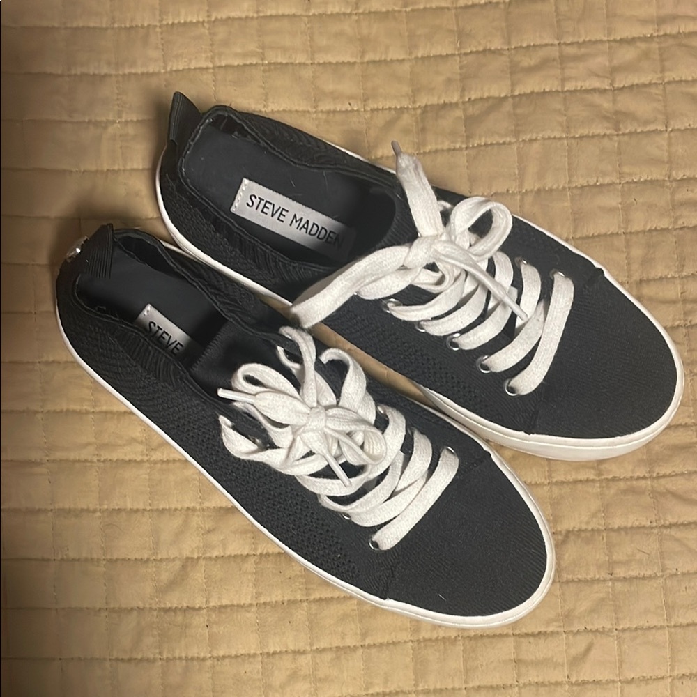 Steve Madden Black and White Casual Sneakers